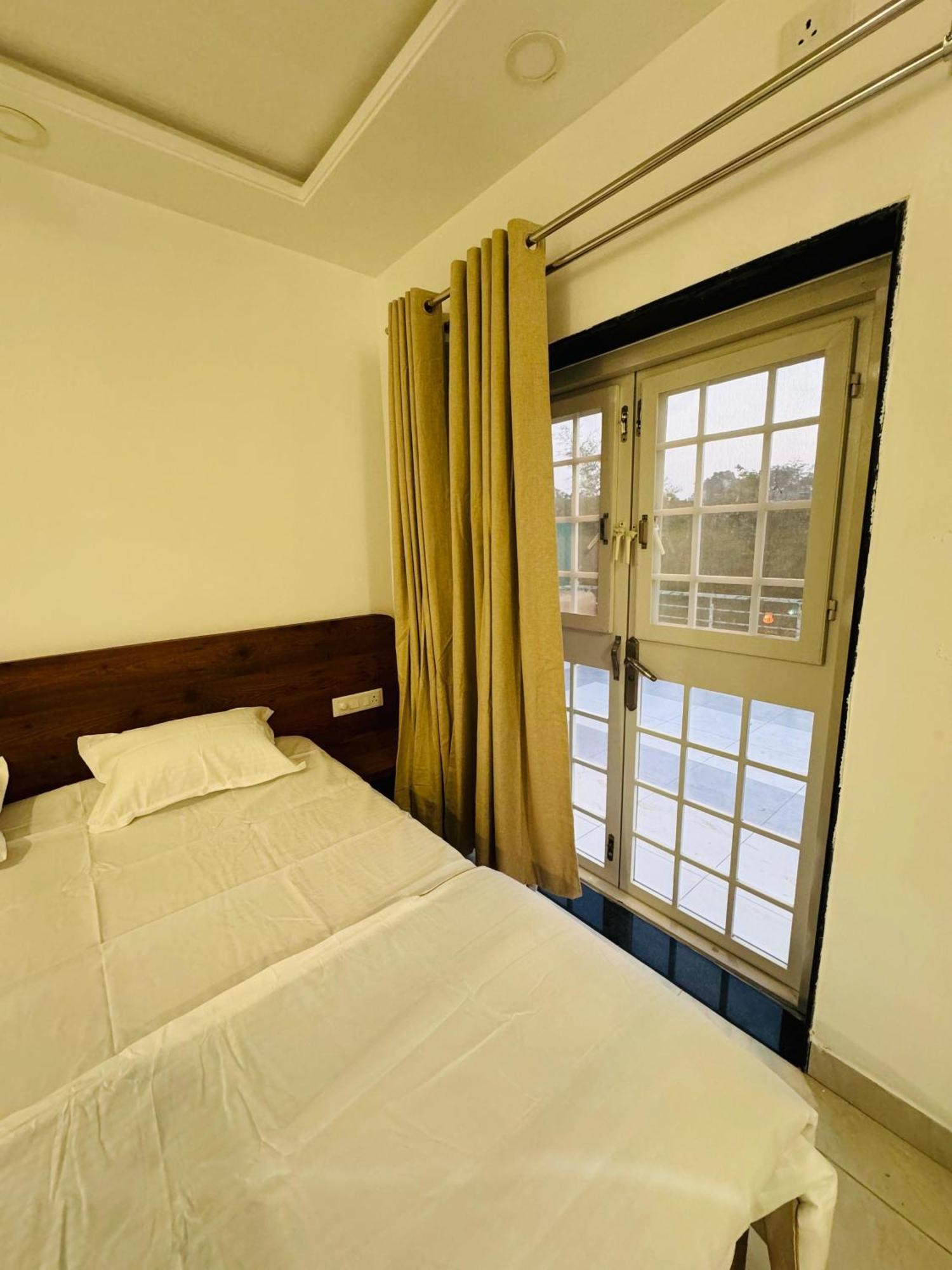The Gulmohar, Chikhaldara Hotell Exteriör bild